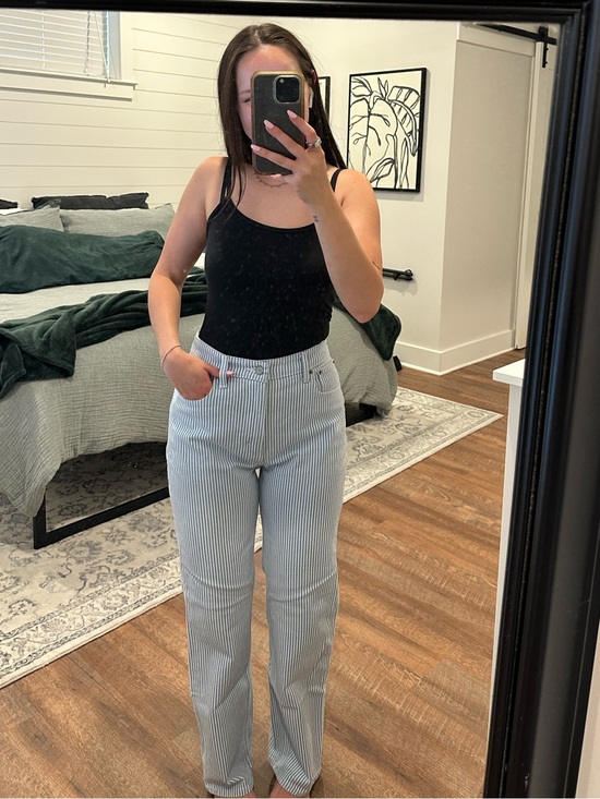 Abercrombie & Fitch Denim - Abercrombie & Fitch High-Rise Relaxed Jeans - Light Blue & White